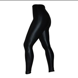 Shiny Black Ultra High Waist 7/8 Black Leggings